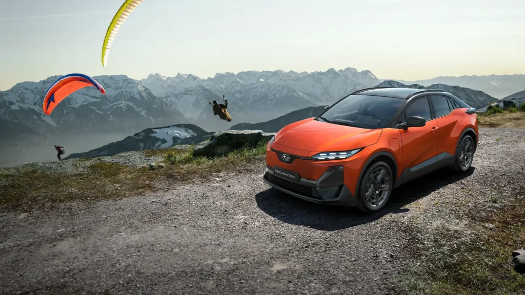 Subaru Uncharted, vei, fallskjerm, fjell.